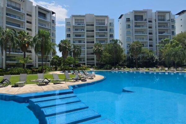 Departamento en venta en Club de Golf Paraíso, Emiliano Zapata · 3 recámaras · $6,100,000