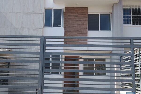 Casa en venta en Vista Real Ahuatepec, Cuernavaca · 4 recámaras · $2,500,000