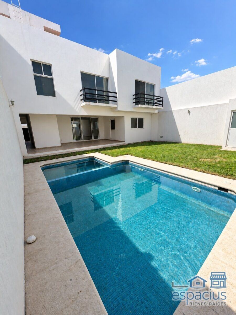 Casa en renta en Temixco · 5 recámaras · $31,000/mes — foto 1 de 8