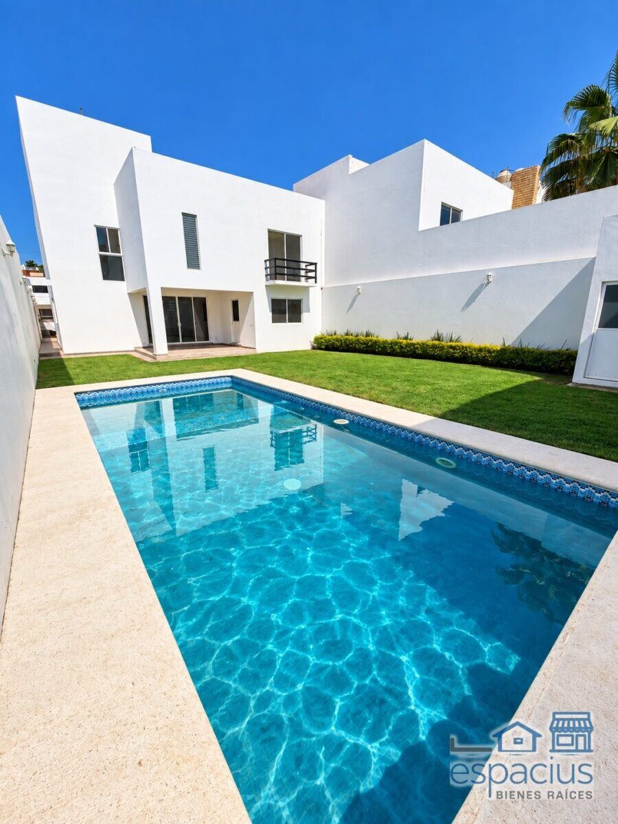 Casa en venta en Burgos, Temixco · 5 recámaras · $8,600,000 — foto 1 de 8