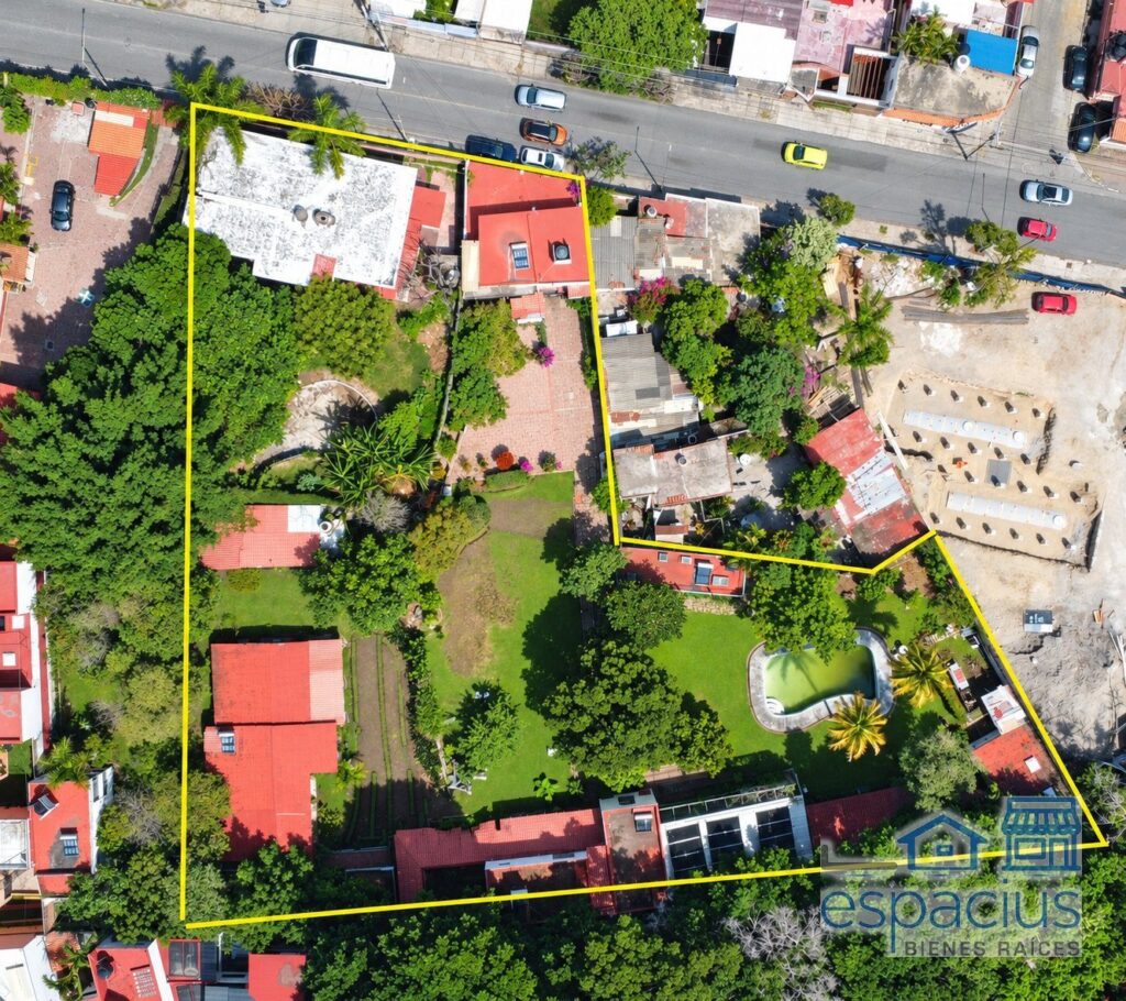 Terreno en el centro de Cuernavaca · 4,299 m² · Uso mixto comercial