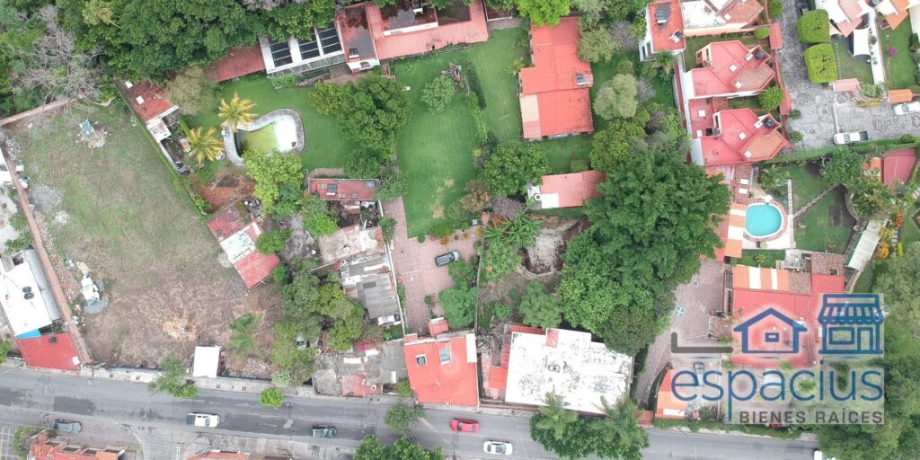 Terreno en el centro de Cuernavaca · 4,299 m² · Uso mixto comercial