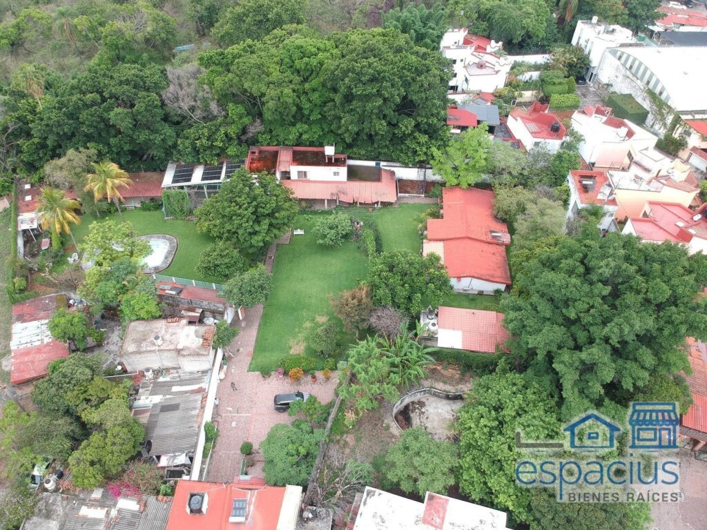 Terreno en el centro de Cuernavaca · 4,299 m² · Uso mixto comercial