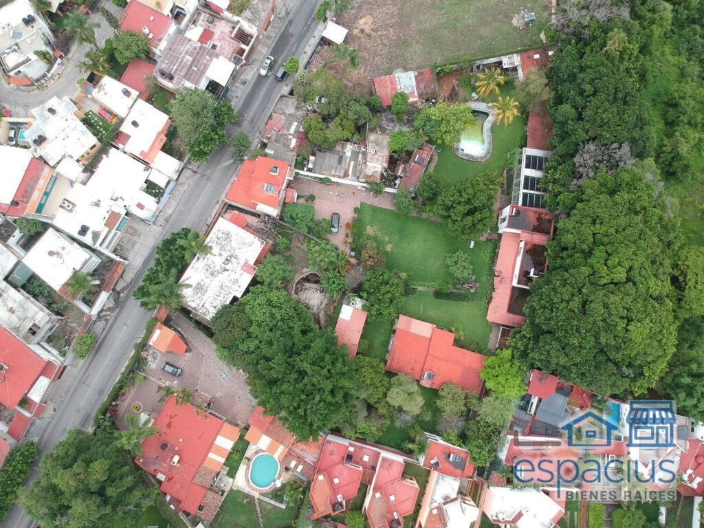 Terreno en el centro de Cuernavaca · 4,299 m² · Uso mixto comercial