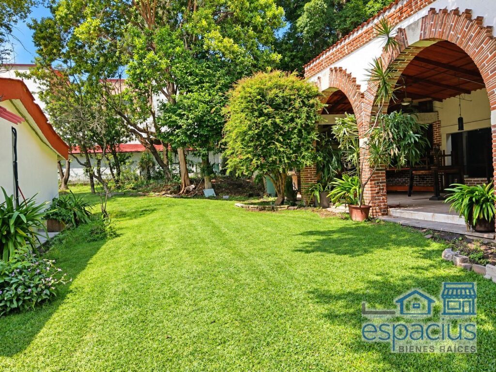 Terreno en el centro de Cuernavaca · 4,299 m² · Uso mixto comercial