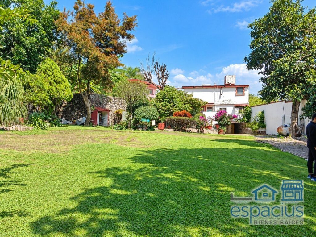 Terreno en el centro de Cuernavaca · 4,299 m² · Uso mixto comercial