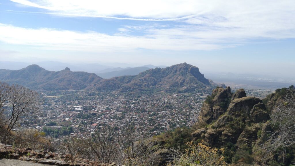 ¿Cómo es vivir en Tepoztlán, Morelos? Guía 2026 de zonas, precios y servicios